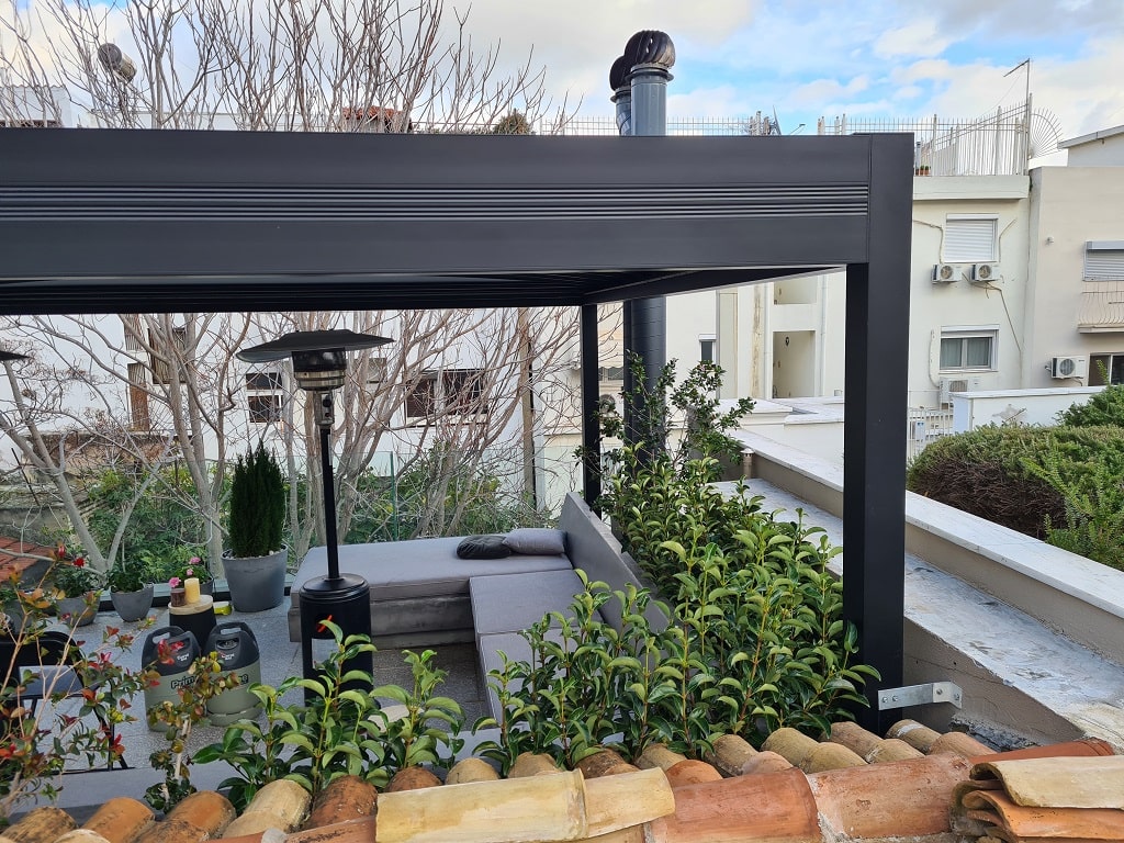 Τεντοπέργκολες Compact με τοξοτή οροφή χωρίς κλίση ιδανική για κήπο